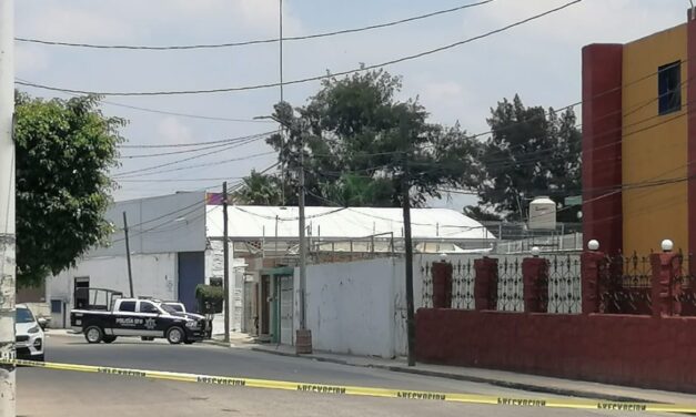 Infracción de tránsito termina en disparos, un lesionado y un detenido