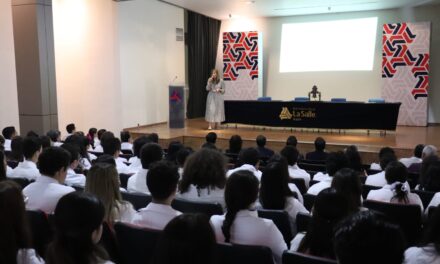 Dan bienvenida generación de Medicina en La Salle Bajío