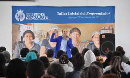 Se gradúan mil 700 emprendedores de Guanajuato