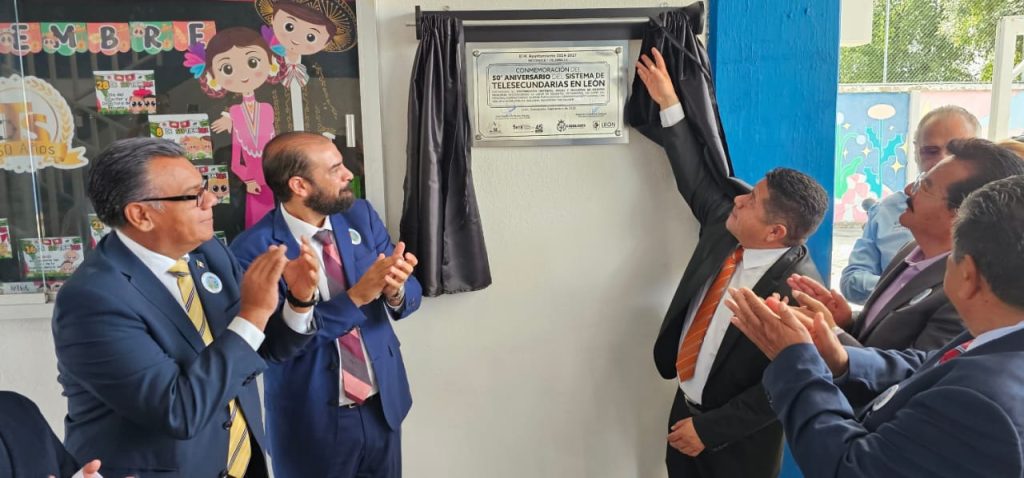 Guanajuato celebra 50 años de Telesecundarias