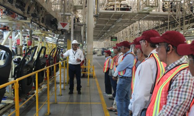 Maestros CECyTEG conocen procesos en Mazda