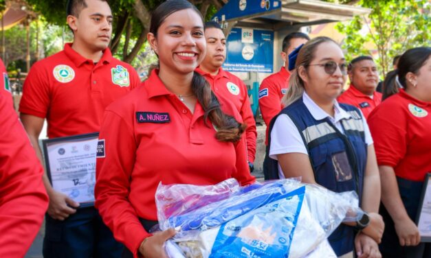 Reconocen a elementos de Protección Civil de SFR