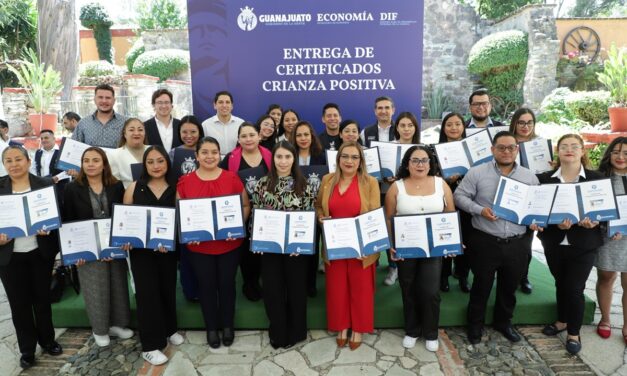 Entregan Certificados a facilitadores de Crianza Positiva