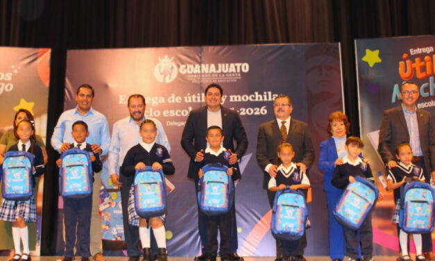 Entregaron mochilas y útiles escolares en Guanajuato