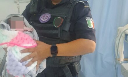 Policía de San Francisco del Rincón asiste a mujer en parto