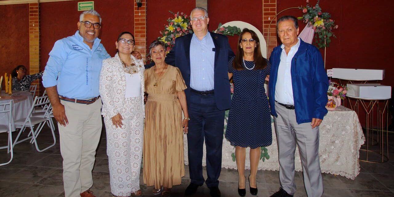 Reconocen a maestros de Guanajuato tras 58 años de docencia