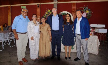 Reconocen a maestros de Guanajuato tras 58 años de docencia