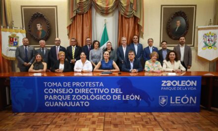 Rinde protesta nuevo Consejo Directivo del Zoológico de León