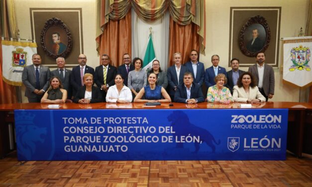 Rinde protesta nuevo Consejo Directivo del Zoológico de León