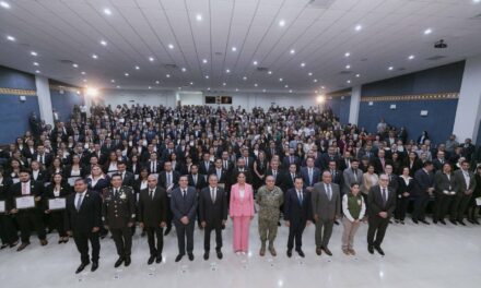 Entrega Gobernadora constancias a personal de la Fiscalía de Guanajuato