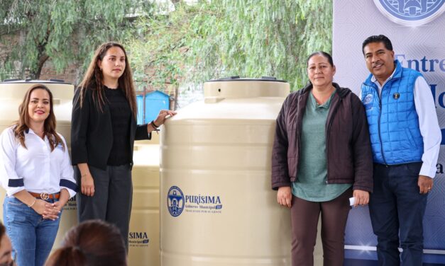 Entregan 327 tinacos en Purísima