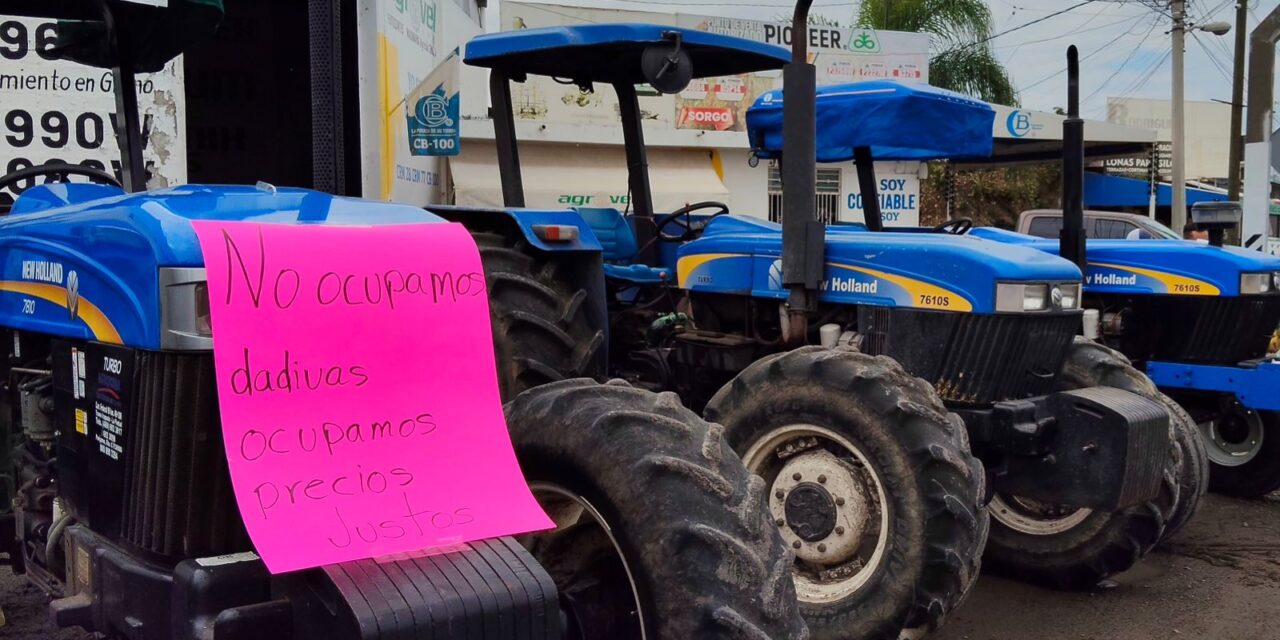 Agricultores se manifiestan en El Maguey