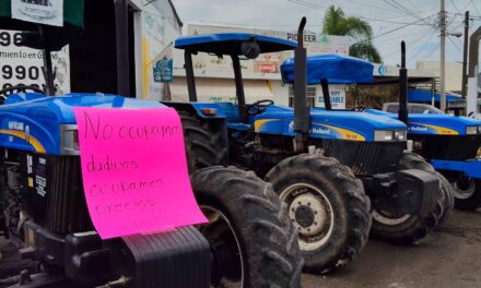 Agricultores se manifiestan en El Maguey