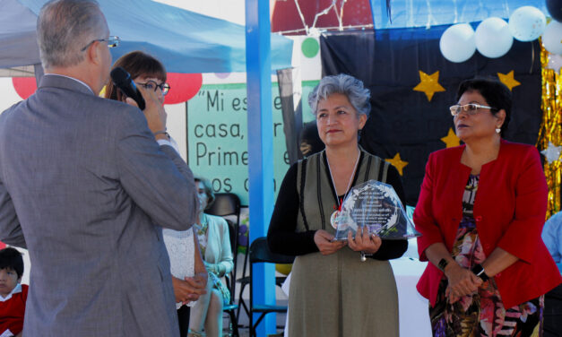 SEG celebra trayectoria de la maestra Rosalinda Galván