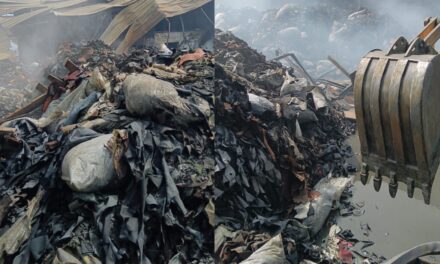 Acaban con incendio de fábrica en Purísima