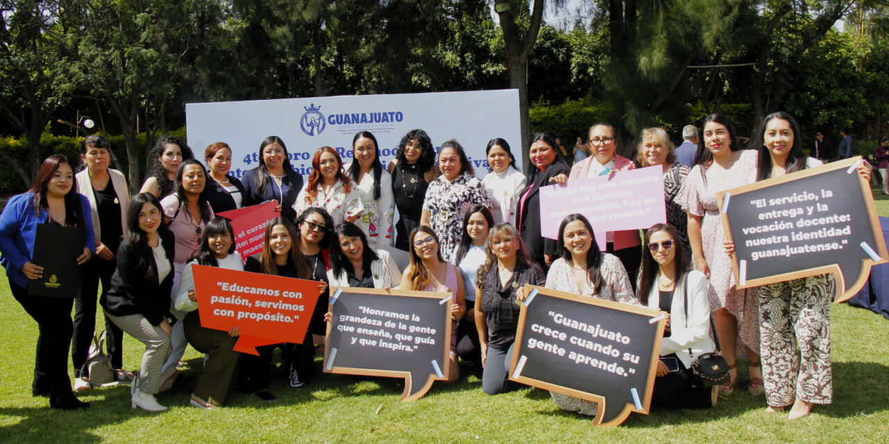 Reconocen a más de 400 maestros de Guanajuato