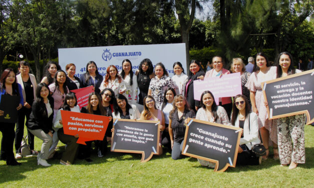Reconocen a más de 400 maestros de Guanajuato