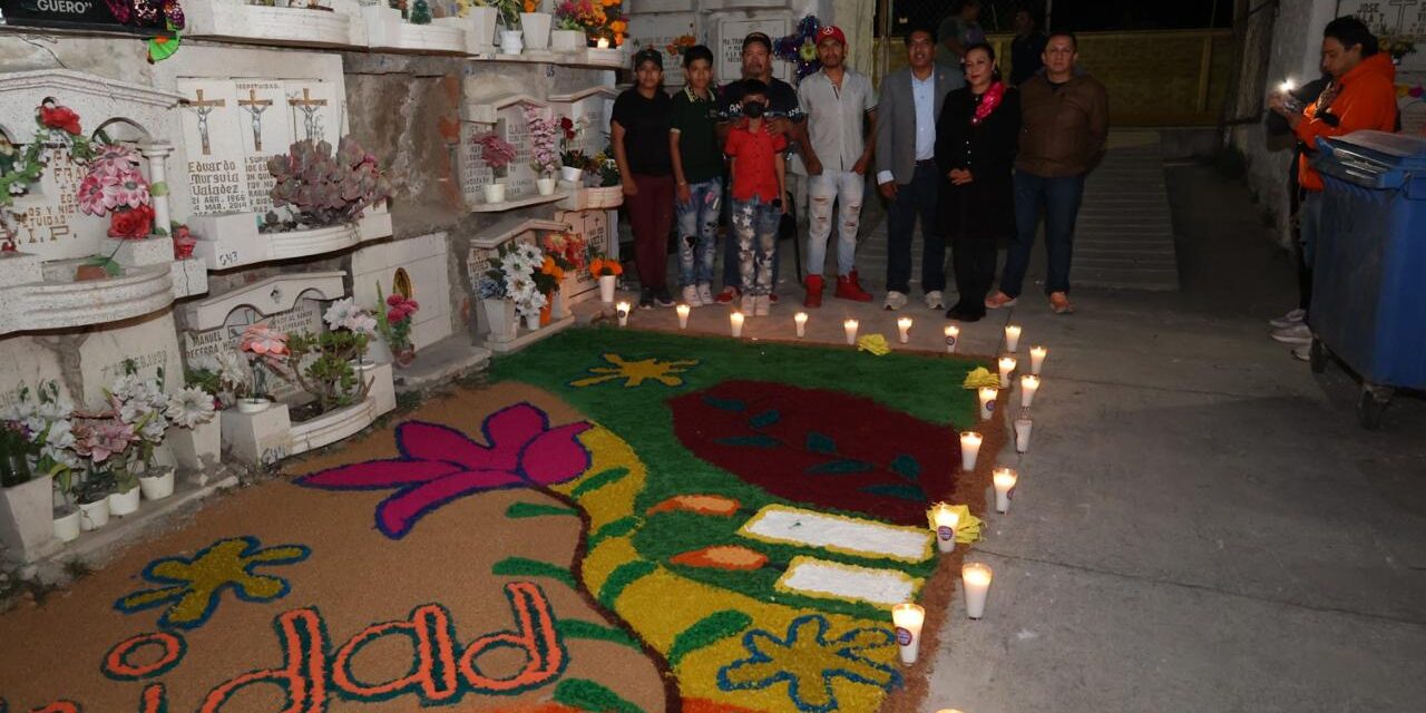Visitan a sus difuntos en panteones de Purísima