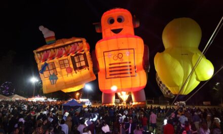 Disfrutan de 12.ª Noche Mágica en Jalpa de Cánovas