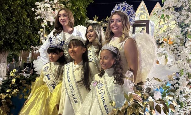 Participan reinas de SFR en Iluminaciones