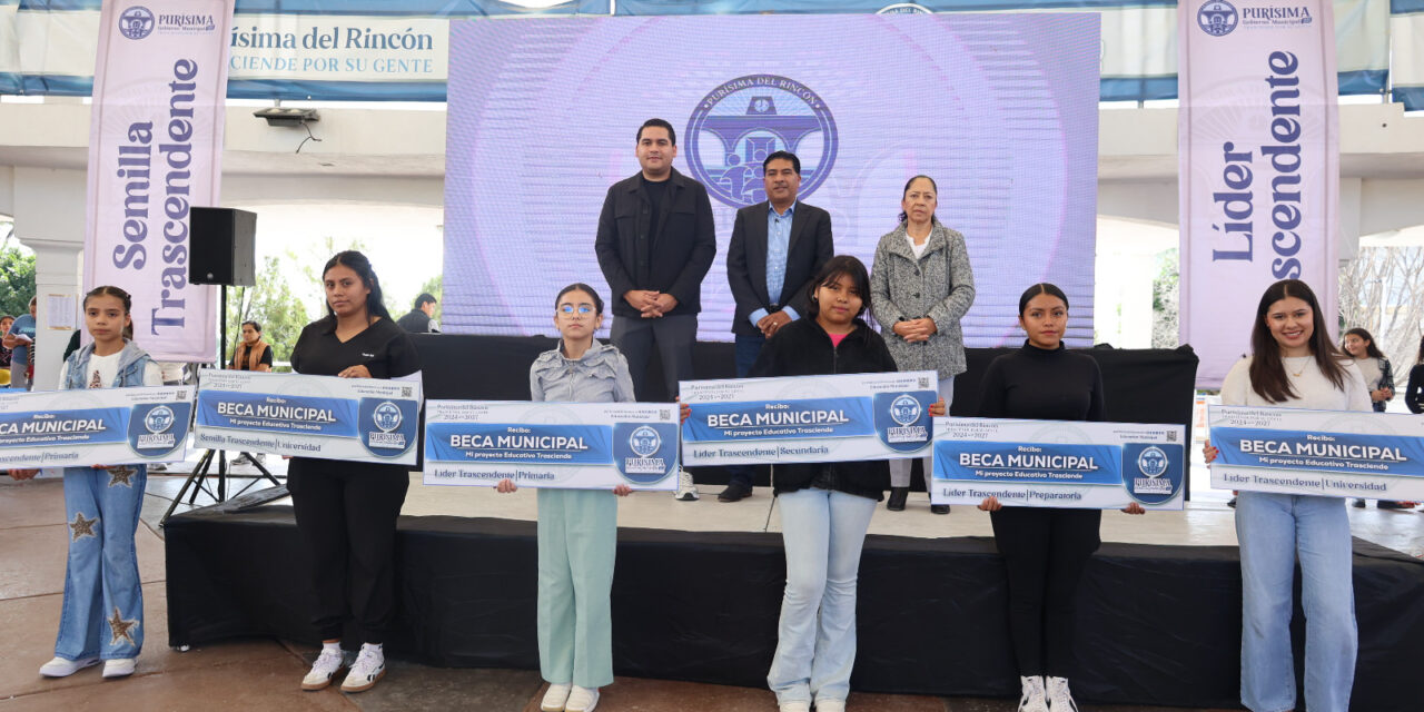 Se entregan mil becas a estudiantes purisimenses