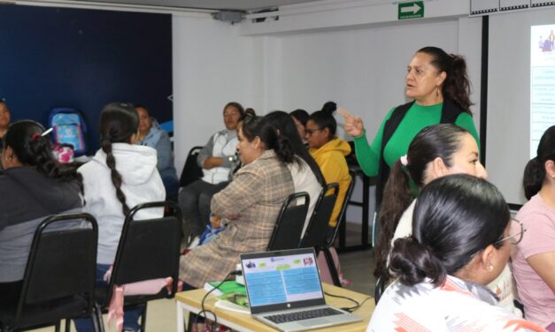 Madres y padres de familia se comprometen con la mejora de los centros escolares
