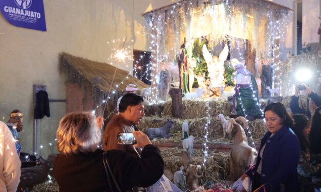 En Purísima ciudadanos arrullan a Niño Jesús
