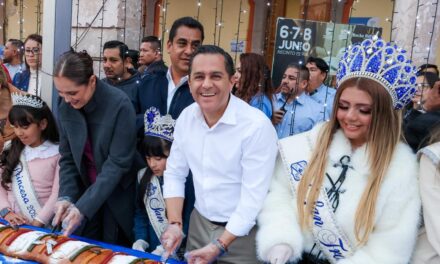 Alcalde Antonio Marún corta Rosca de Reyes