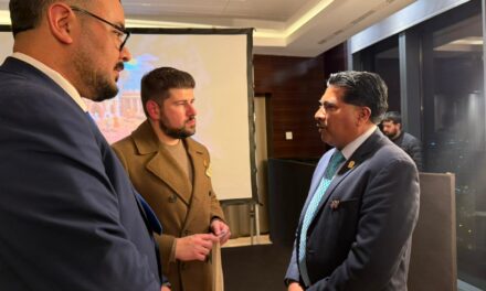 Se acercan alcaldes de Purísima del Rincón y Medellín, España, durante FITUR 2026
