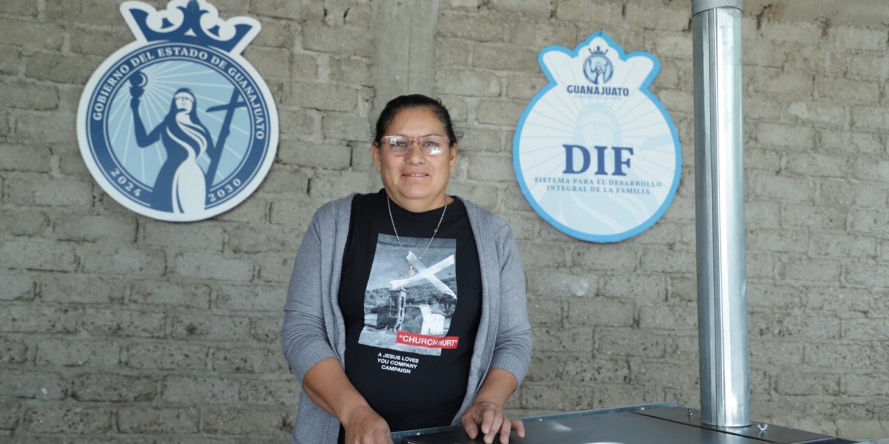 Entrega DIF Estatal estufas ecológicas en 64 comunidades