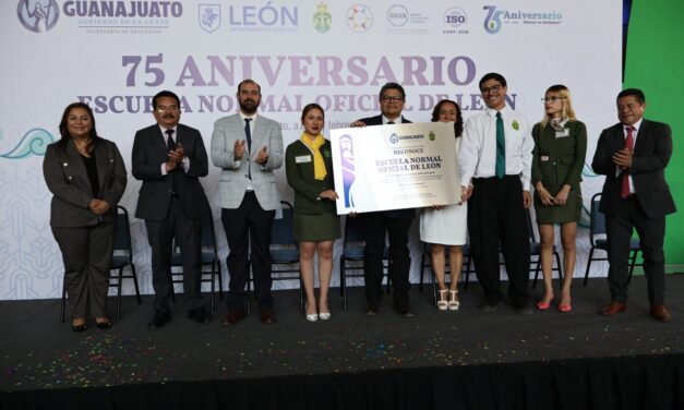 Escuela Normal Oficial de León celebra 75 aniversario