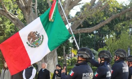 Conmemoran el Día de la Bandera de México