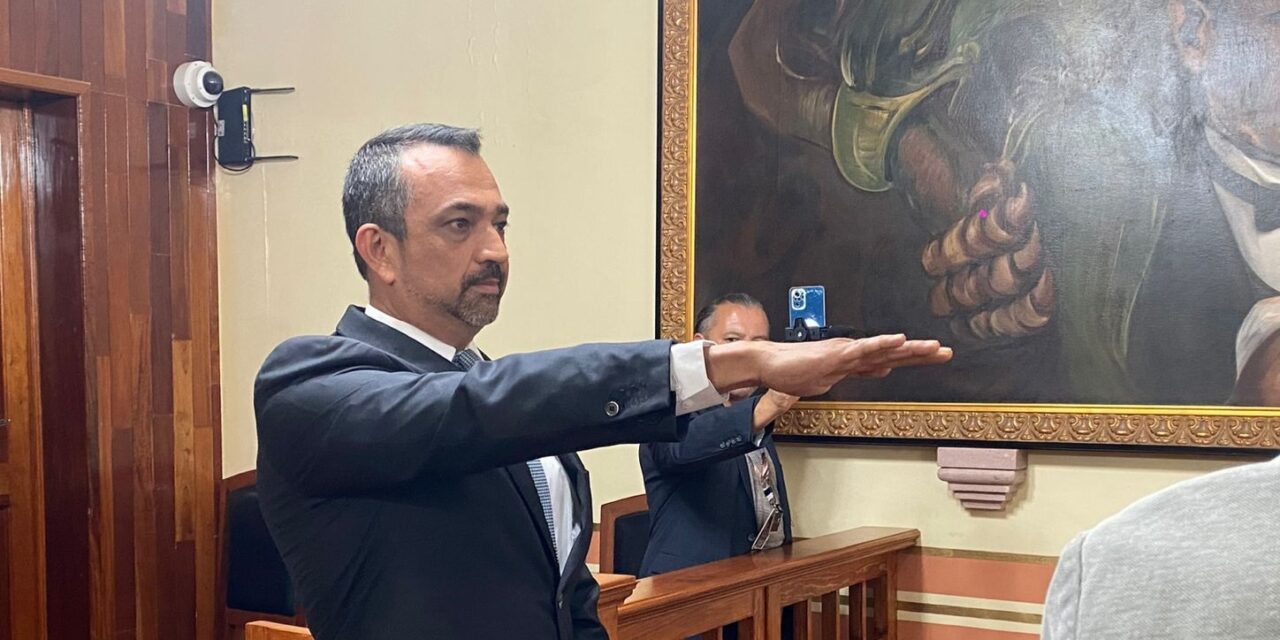 Se va secretario de ayuntamiento con licencia en SFR