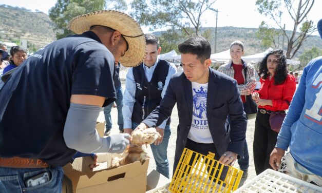 DIF Estatal entrega aves de traspatio