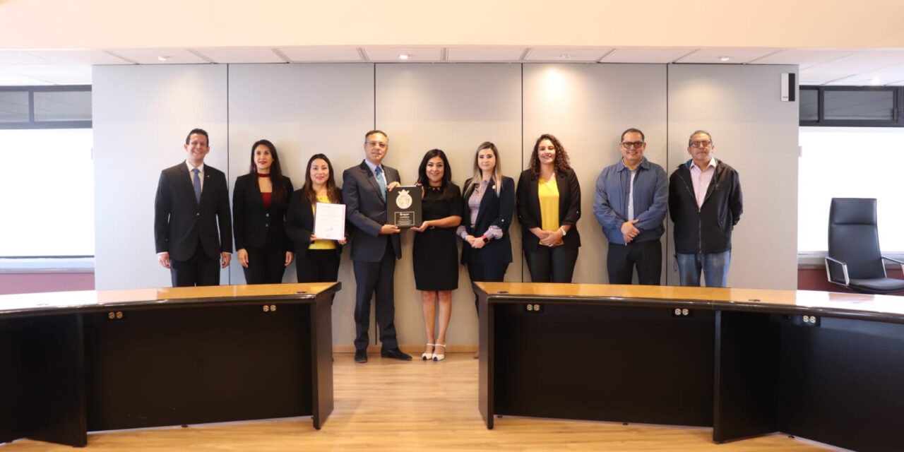 Recibe La Salle Bajío reconocimiento federal y estatal