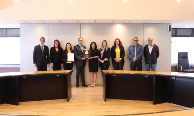 Recibe La Salle Bajío reconocimiento federal y estatal