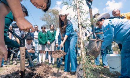 Libia Dennise encabeza jornada de reforestación en el Día Mundial del Árbol