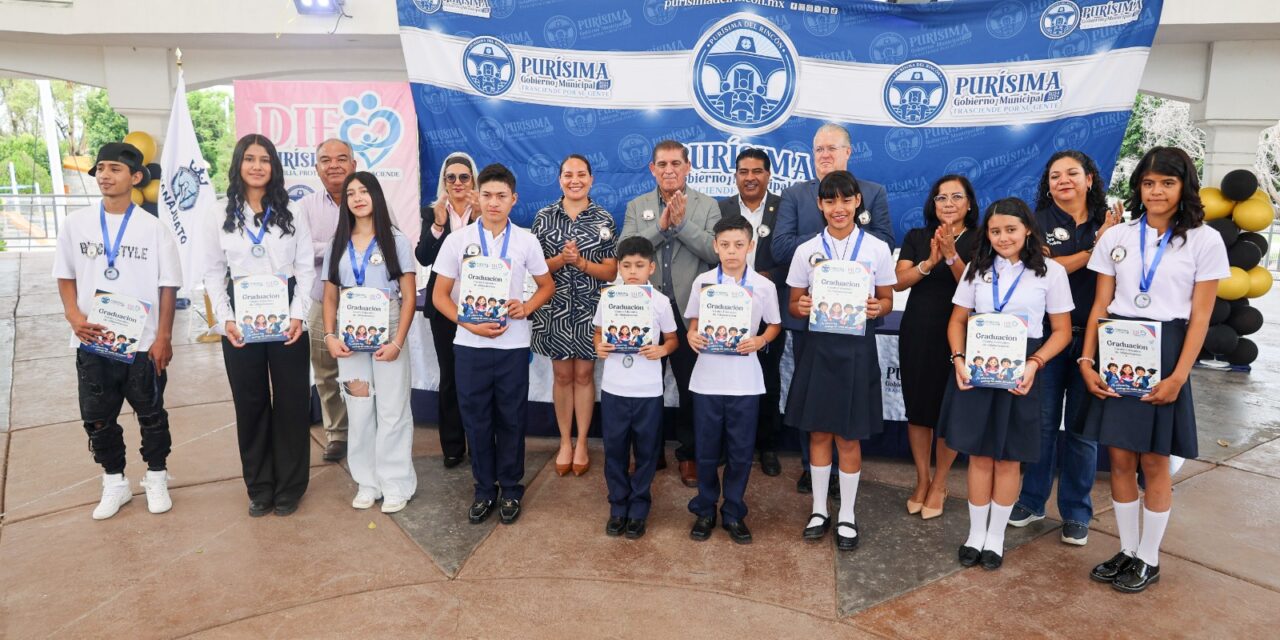 Más de 20 personas terminan su educación gracias a DIF Purísima, USAE e INAEBA