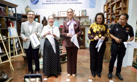 DIF Estatal recibe distintivo Marca Guanajuato