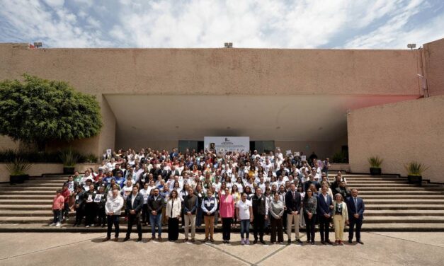 Gobernadora refrenda compromiso con las familias buscadoras