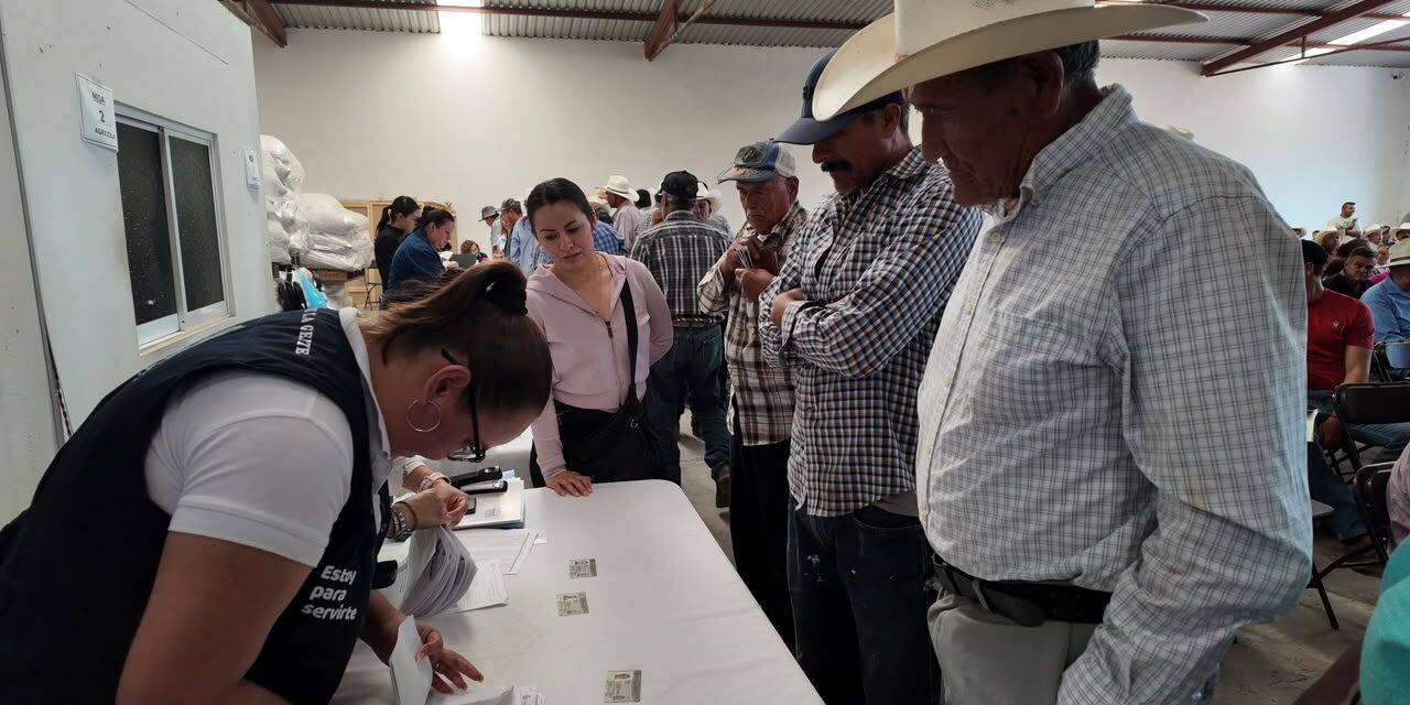 Entregan apoyos a productores agrícolas en Manuel Doblado