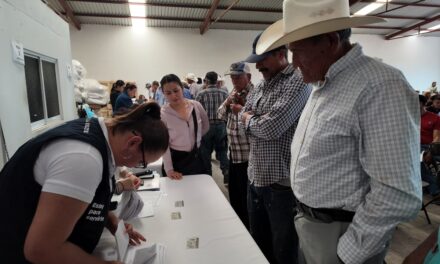 Entregan apoyos a productores agrícolas en Manuel Doblado