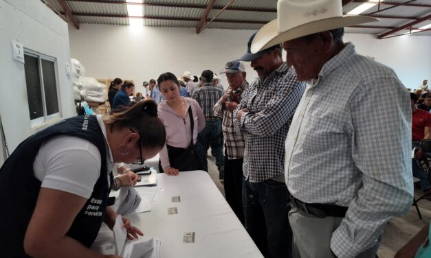 Entregan apoyos a productores agrícolas en Manuel Doblado