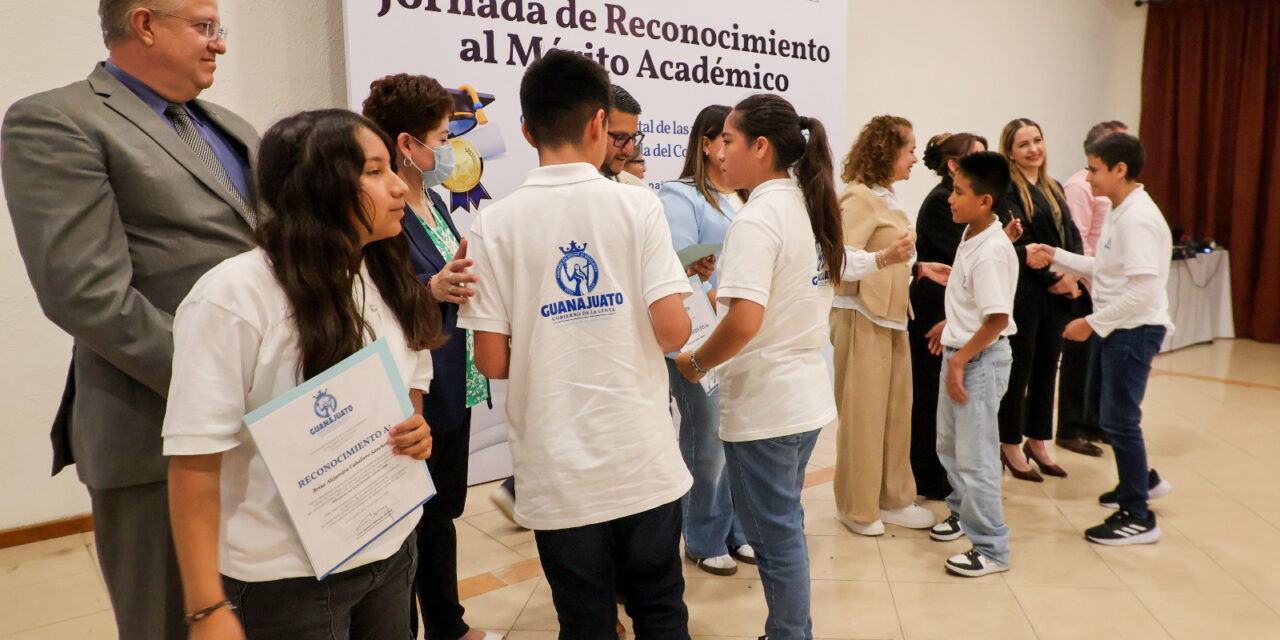 Reconocen a estudiantes en Olimpiada del Conocimiento Infantil 2026