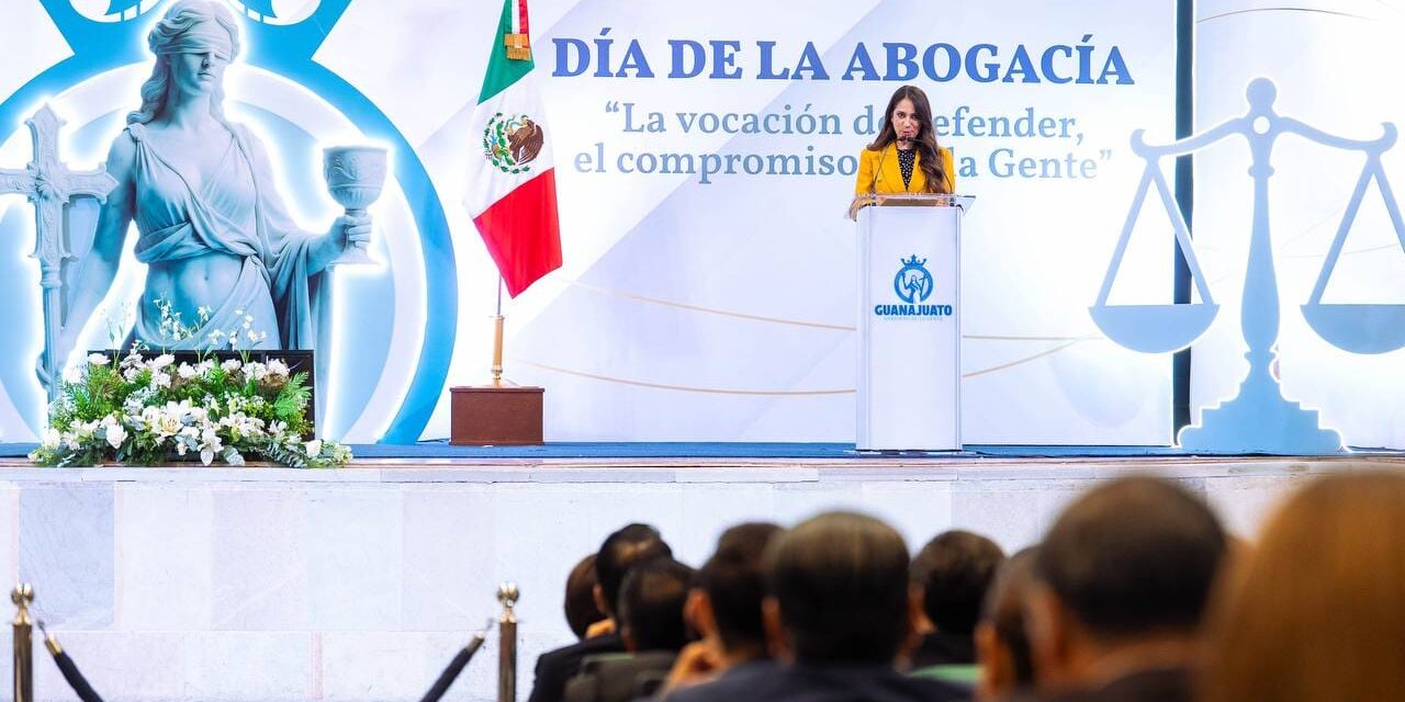 Reconoce Gobernadora a las y los profesionales del Derecho