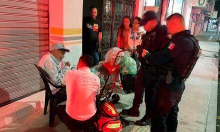 Agentes de Seguridad en SFR atienden a un adulto mayor