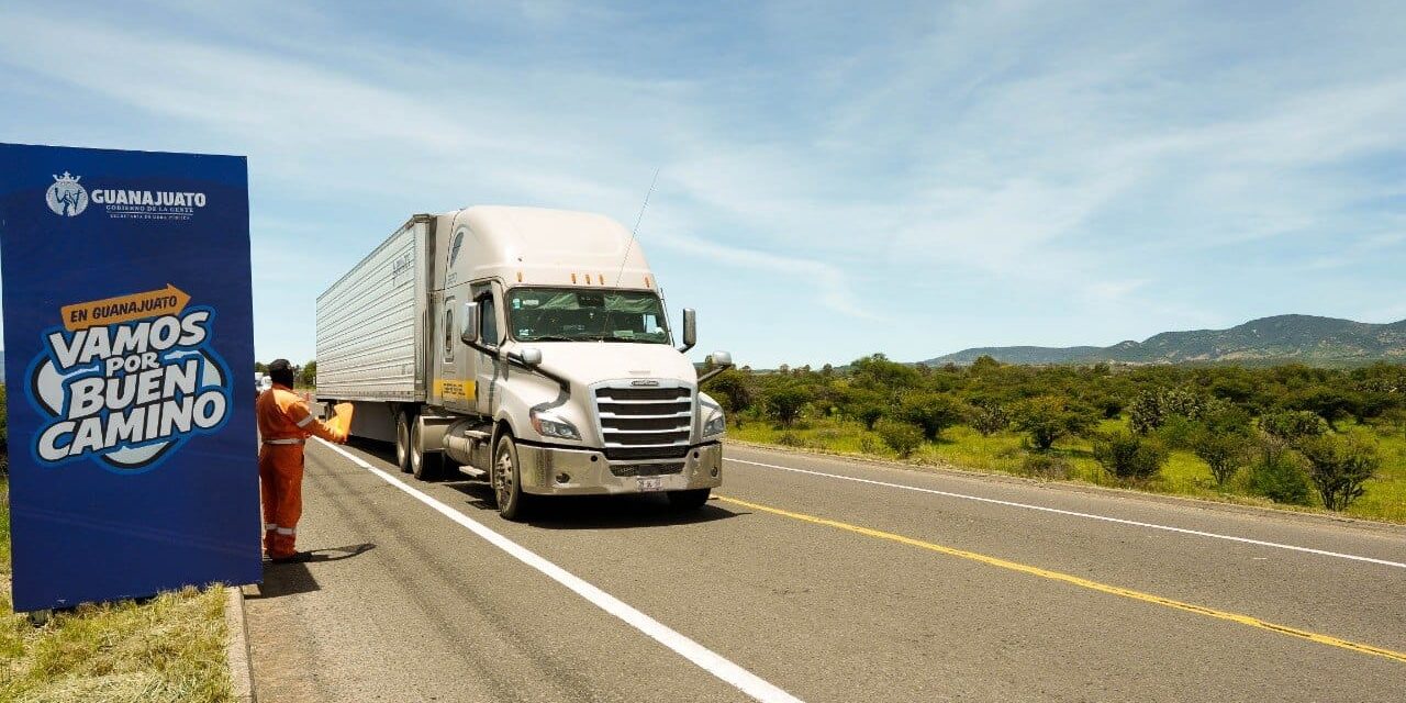Gobernadora presenta programa de conservación de carreteras 2026