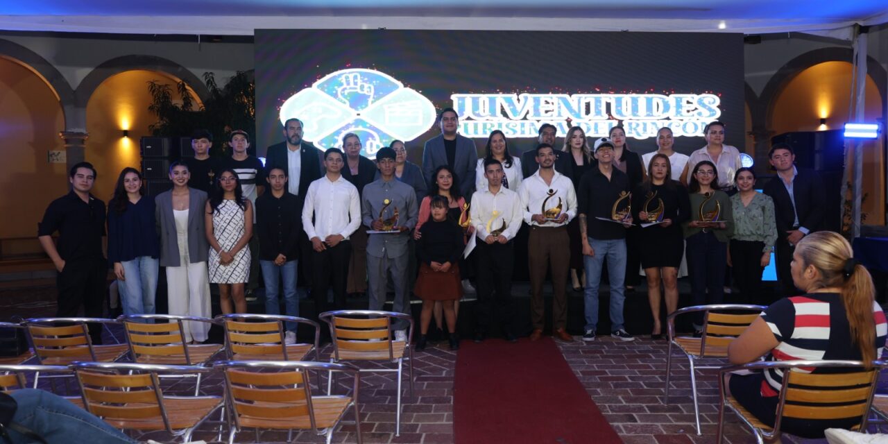 Entregan reconocimientos a Juventudes 2026 en Purísima