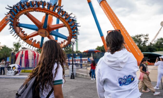 Celebran Quinceañeras de Guanajuato en Six Flags